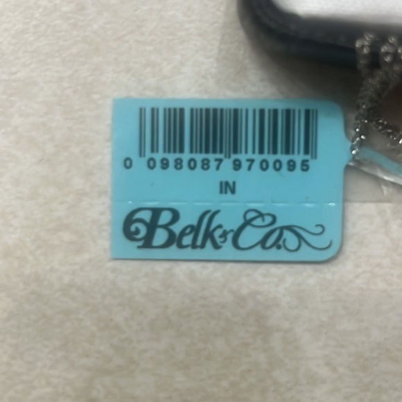 1/10 CT. T.W. Diamond Pendant Necklace in sterling silver - Picture 8 of 8